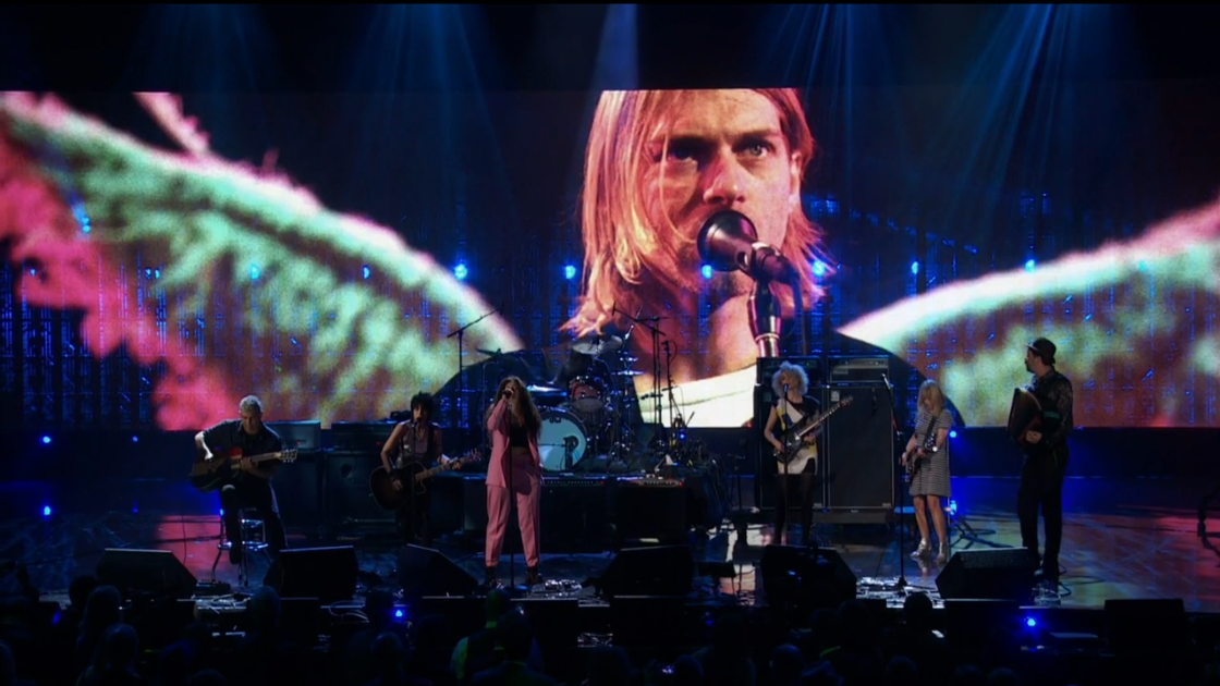 Nirvana-Lorde-Kim-Gordon-Annie-Clark-Joan-Jett-Rock-And-Roll-Hall-Of-Fame-induction-4-10-2014.png