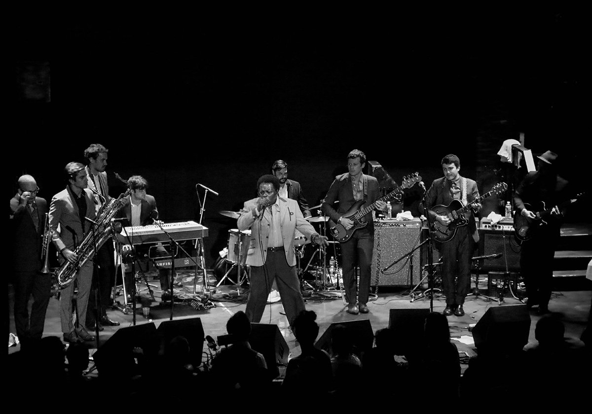 lee-fields-expressions-bowery-ballroom-2014-bw-3