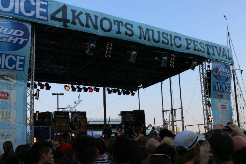 Dinosaur-Jr-crowd-stage-sky-4-Knots-Music-Festival-NYC-2014