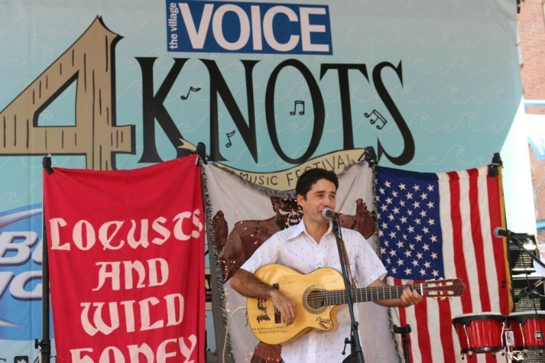 Juan-Wauters-singing-4-Knots-Music-Festival-NYC-2014