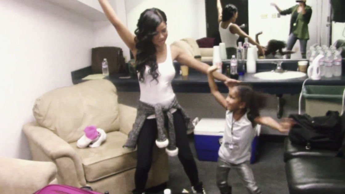 jhene-aiko-behind-the-seen-documentary-dancing-daughter