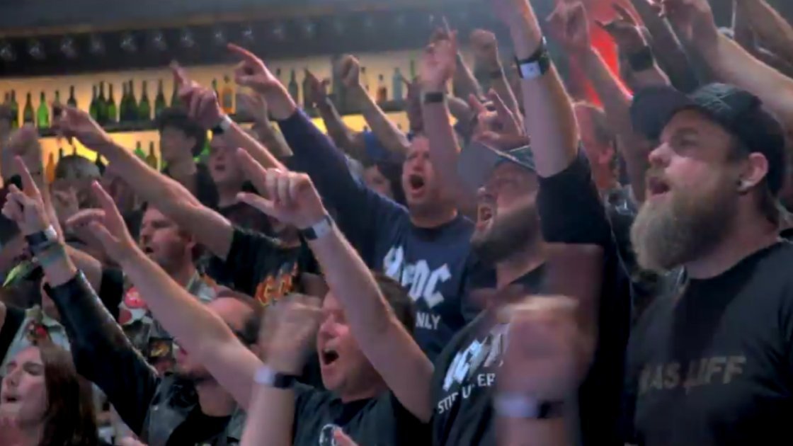 acdc-rock-or-bust-music-video-fans-cheering