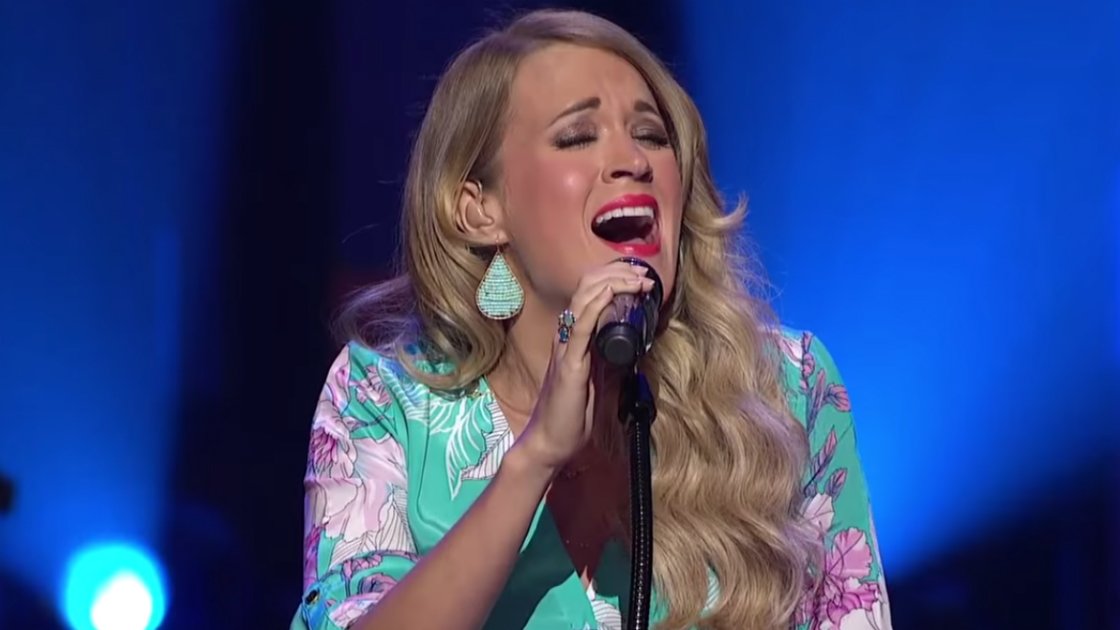 carrie-underwood-grand-ole-opry-singing-2014