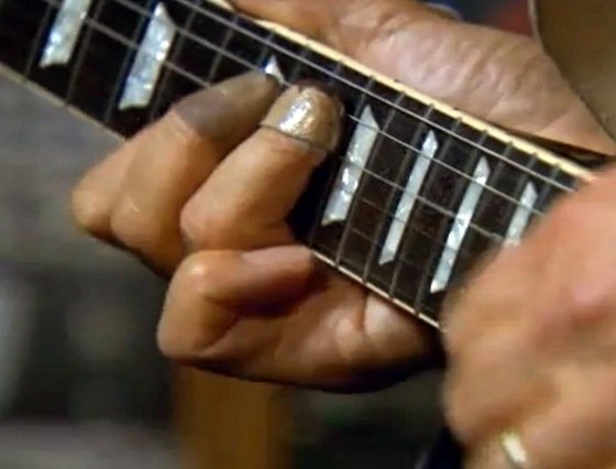 tony-iommi-fingertips