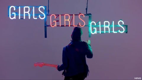 the-1975-girls-music-video-flourescent-lights