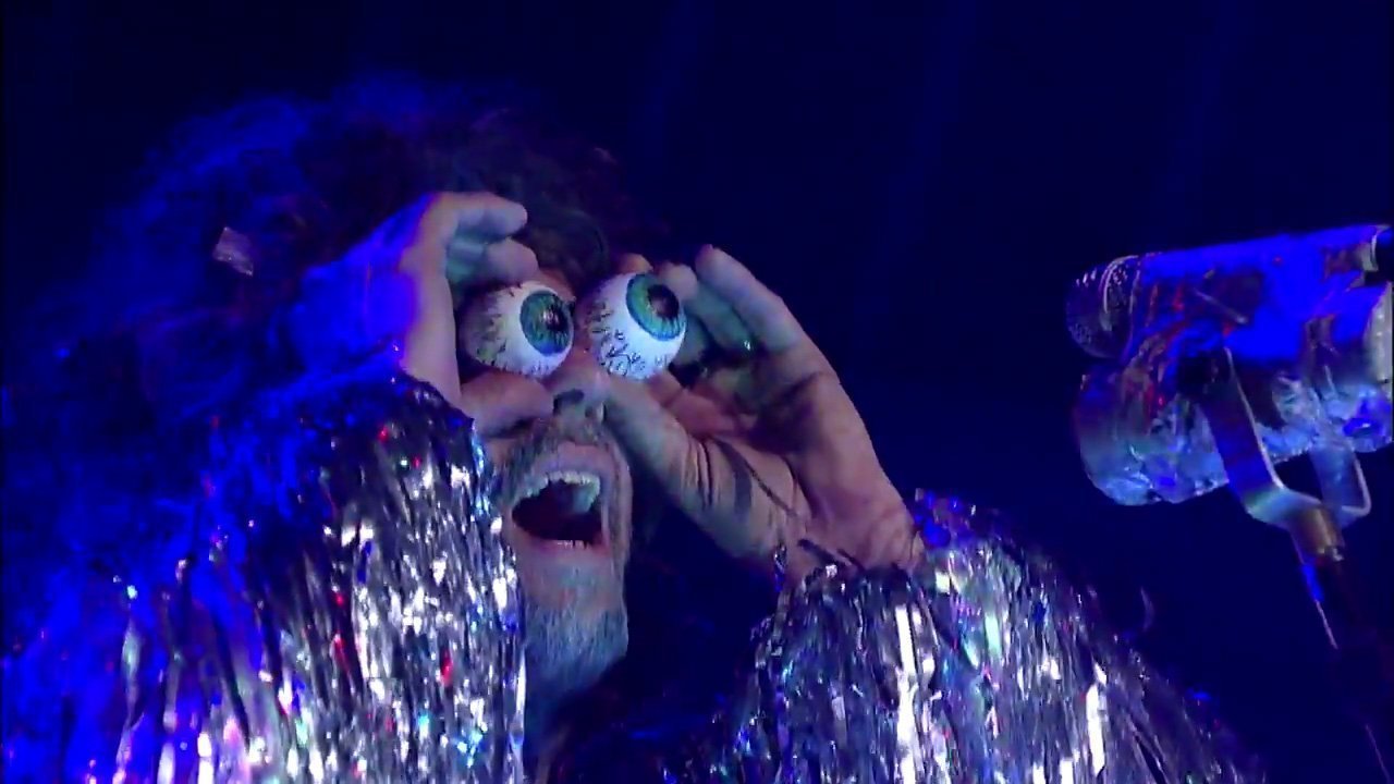 flaming-lips-david-letterman-lucy-in-the-sky-with-diamonds-2014-youtube-video