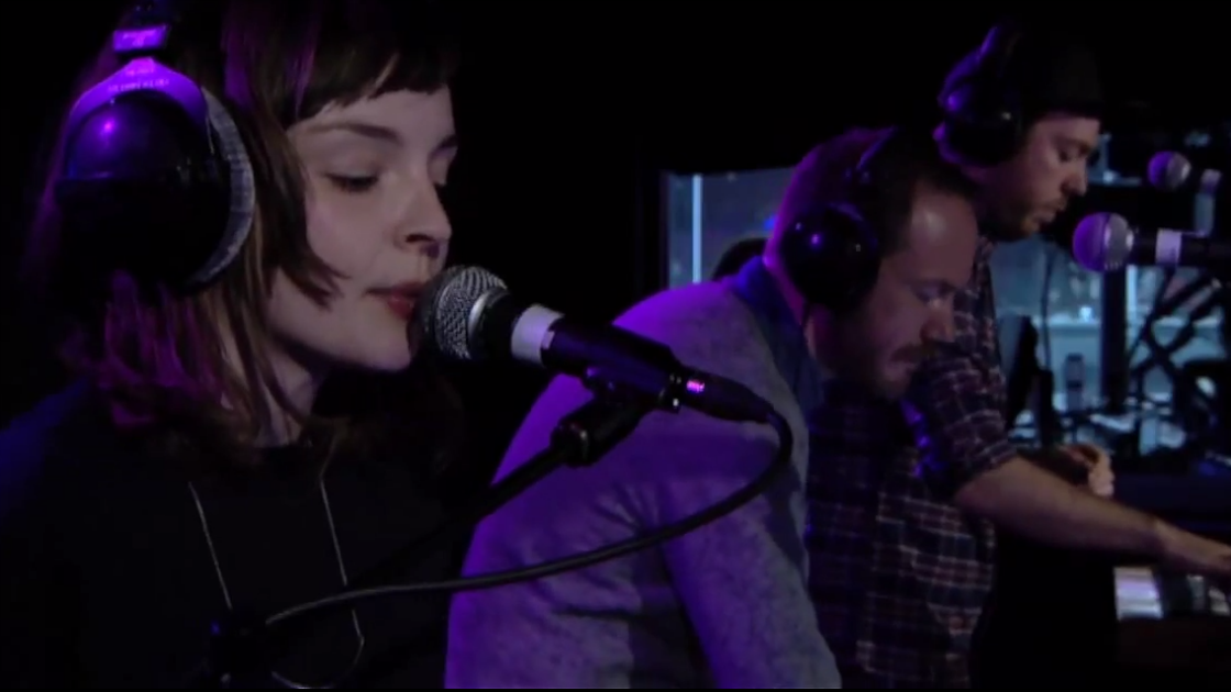 CHVRCHES-Team-Lorde-Team-Cover-BBC-1-Live-Lounge-Performance