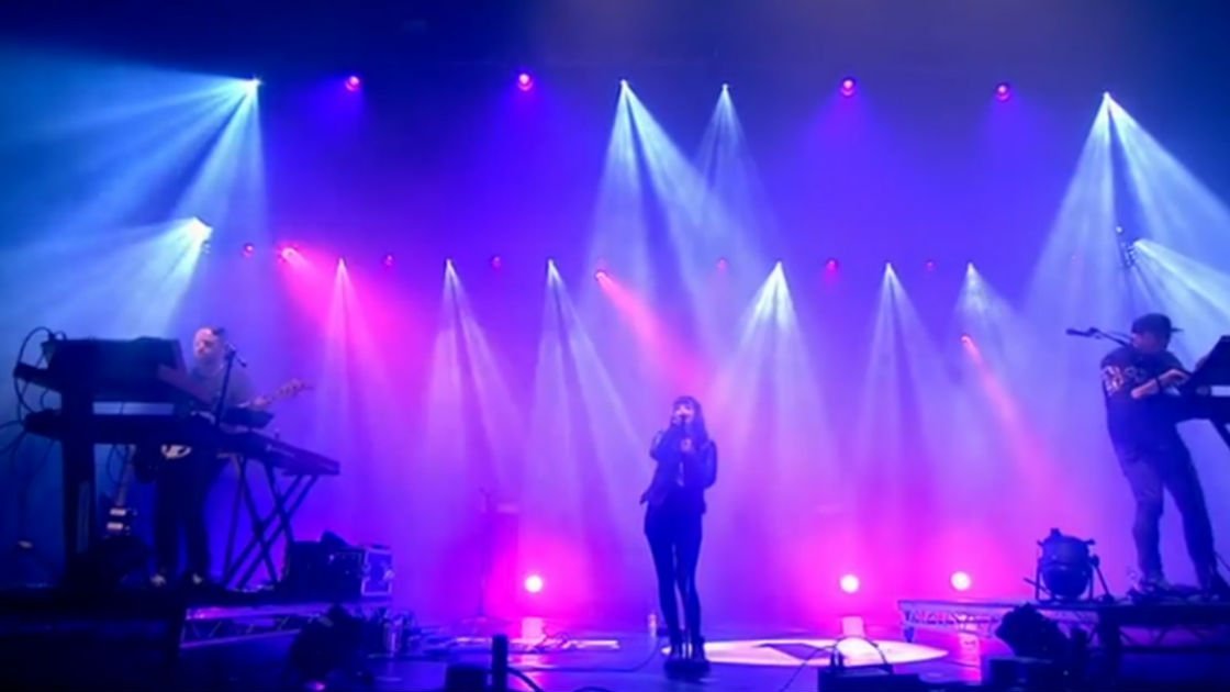 http://zumic.com/music-videos/88501/mother-share-chvrches-bbc-1s-big-weekend-5-25-2014-youtube-video/