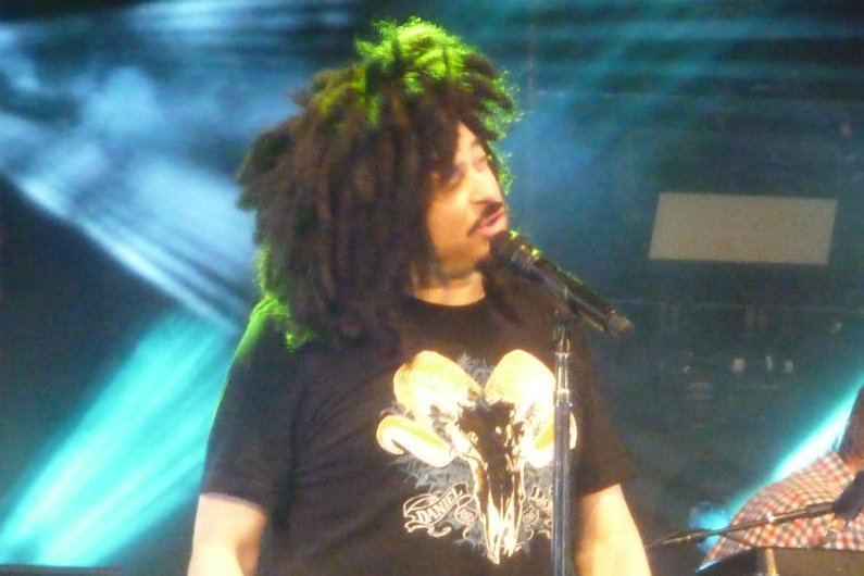 Adam-Duritz-Counting-Crows-lasers-singing-dreadlocks-Central-Park-NYC-2014