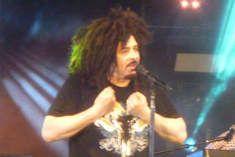 Counting-Crows-Adam-Duritz-singing-Central-Park-NYC-2014