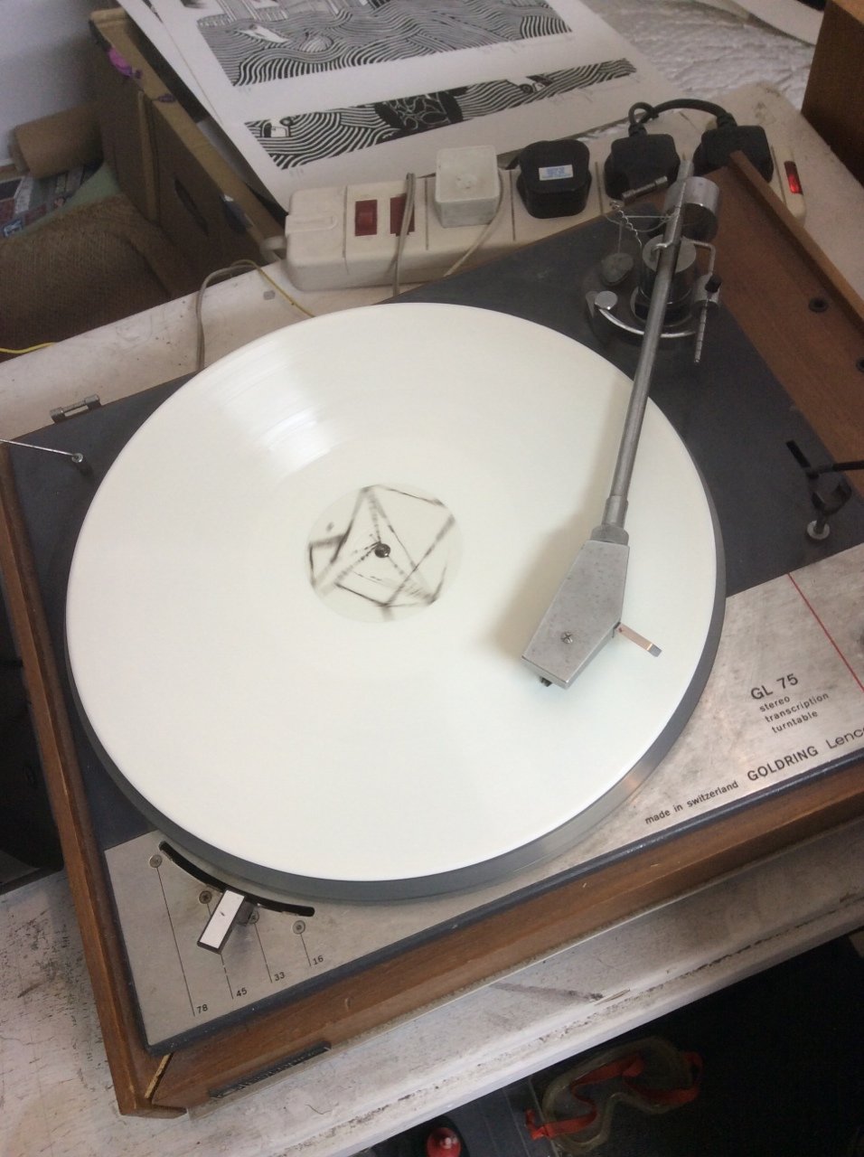 thom-yorke-white-vinyl-tomorrows-modern-boxes-2014-tumblr