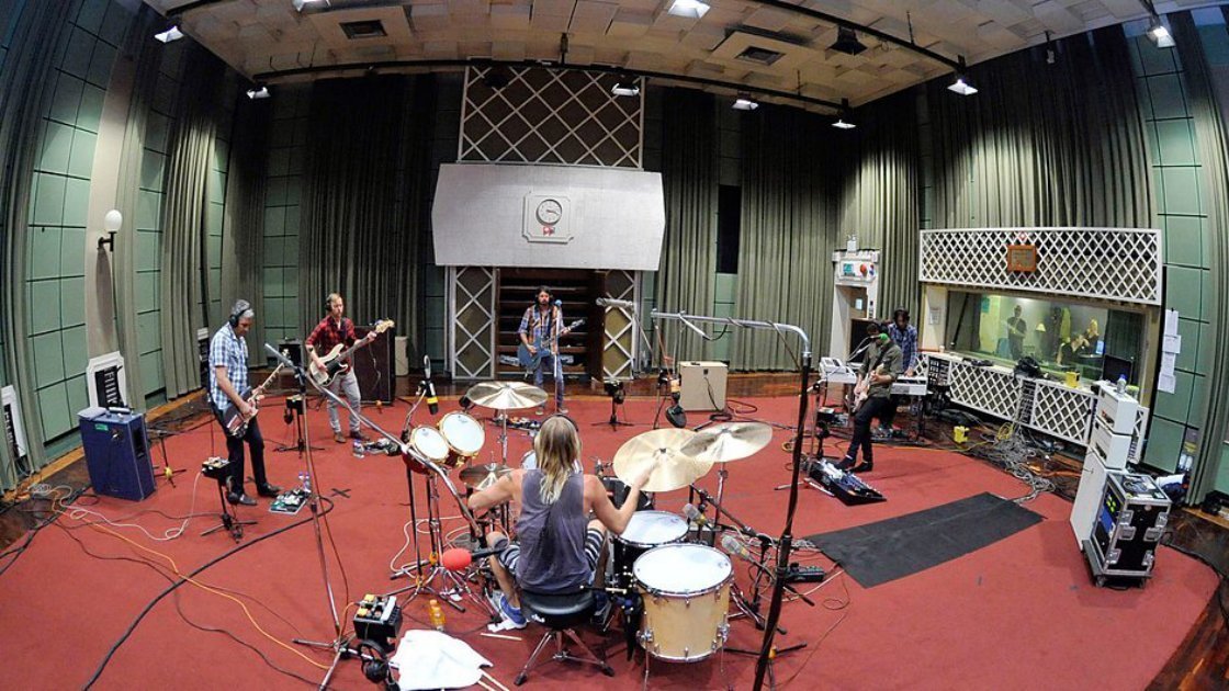 Foo-Fighters-In-Studio-BBC-Radio-1