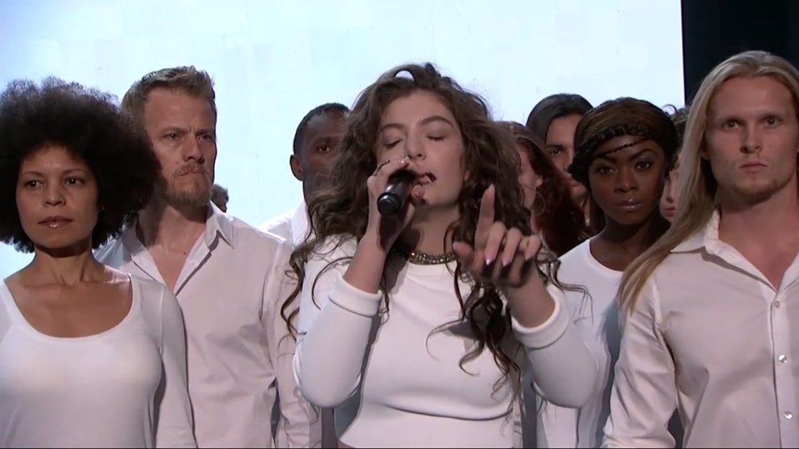 auditorium Legitimationsoplysninger absolutte Yellow Flicker Beat" - Lorde at The American Music Awards 11.23.2014  [YouTube Video] | Zumic | Free Music Streaming & Concert Listings