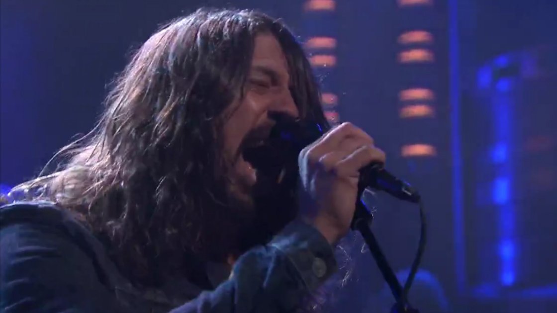 foo-fighters-dave-grohl-screaming-singing