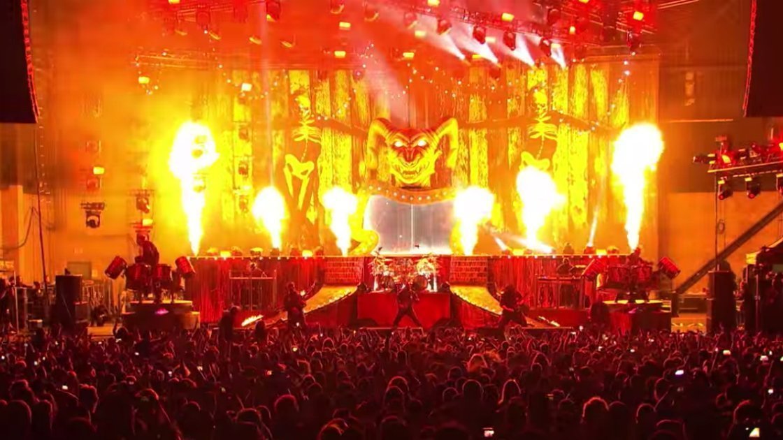 slipknot-the-devil-in-i-live-knotfest-2014-stage-fire