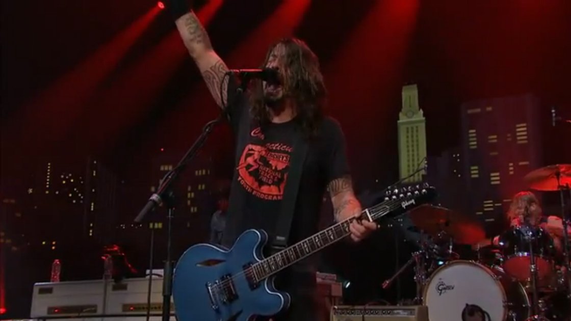 Foo-Fighters-Dave-Grohl-singing-austin-city-limits-2015