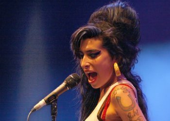 image for artist Amy Winehouse